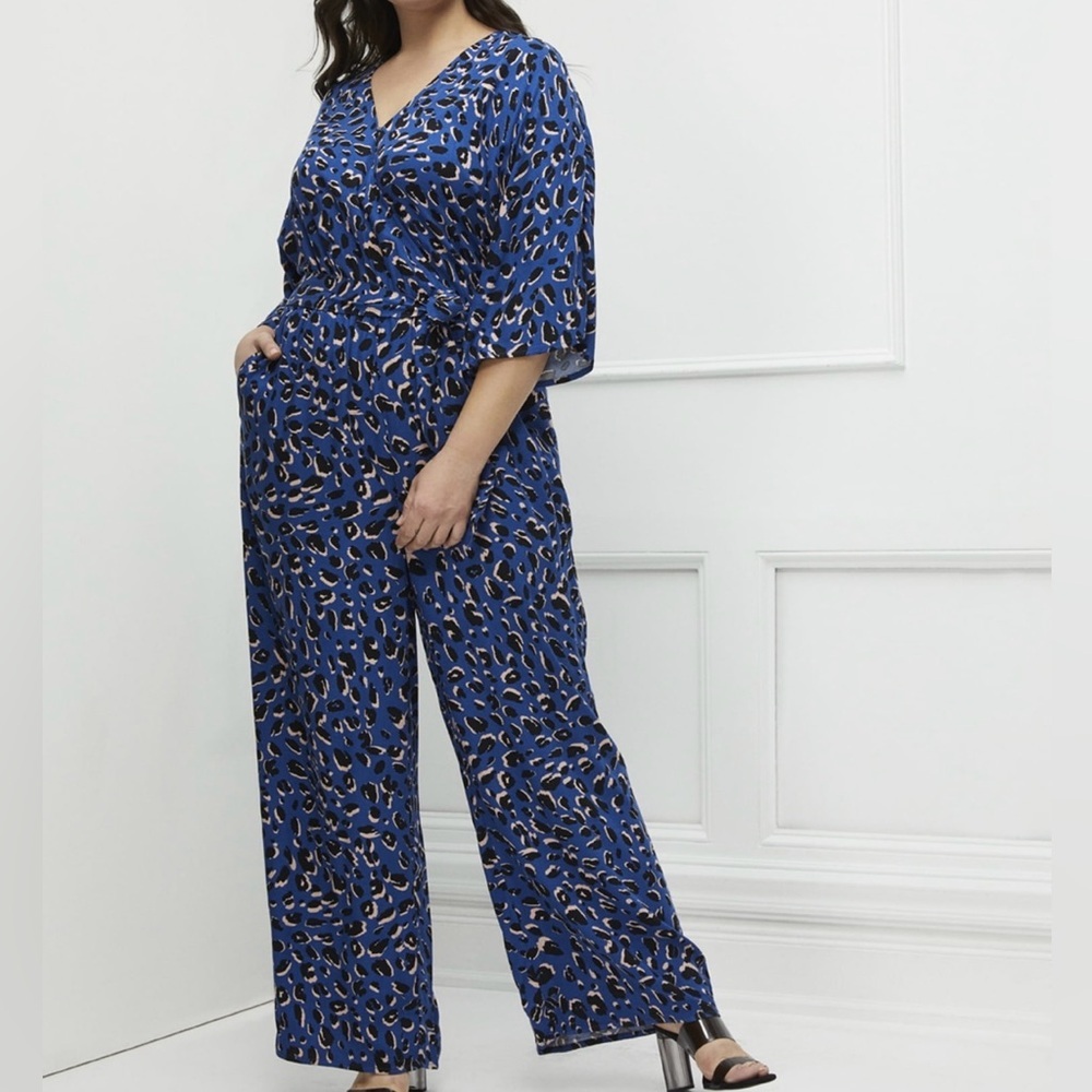 Eloquii 22 Navy and Tan Patterned Leo Print Wide Leg Plunge Neck Loose Jumpsuit